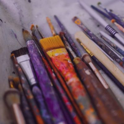 Künstlerpinsel als Symbol für die Beratung von Künstlern.